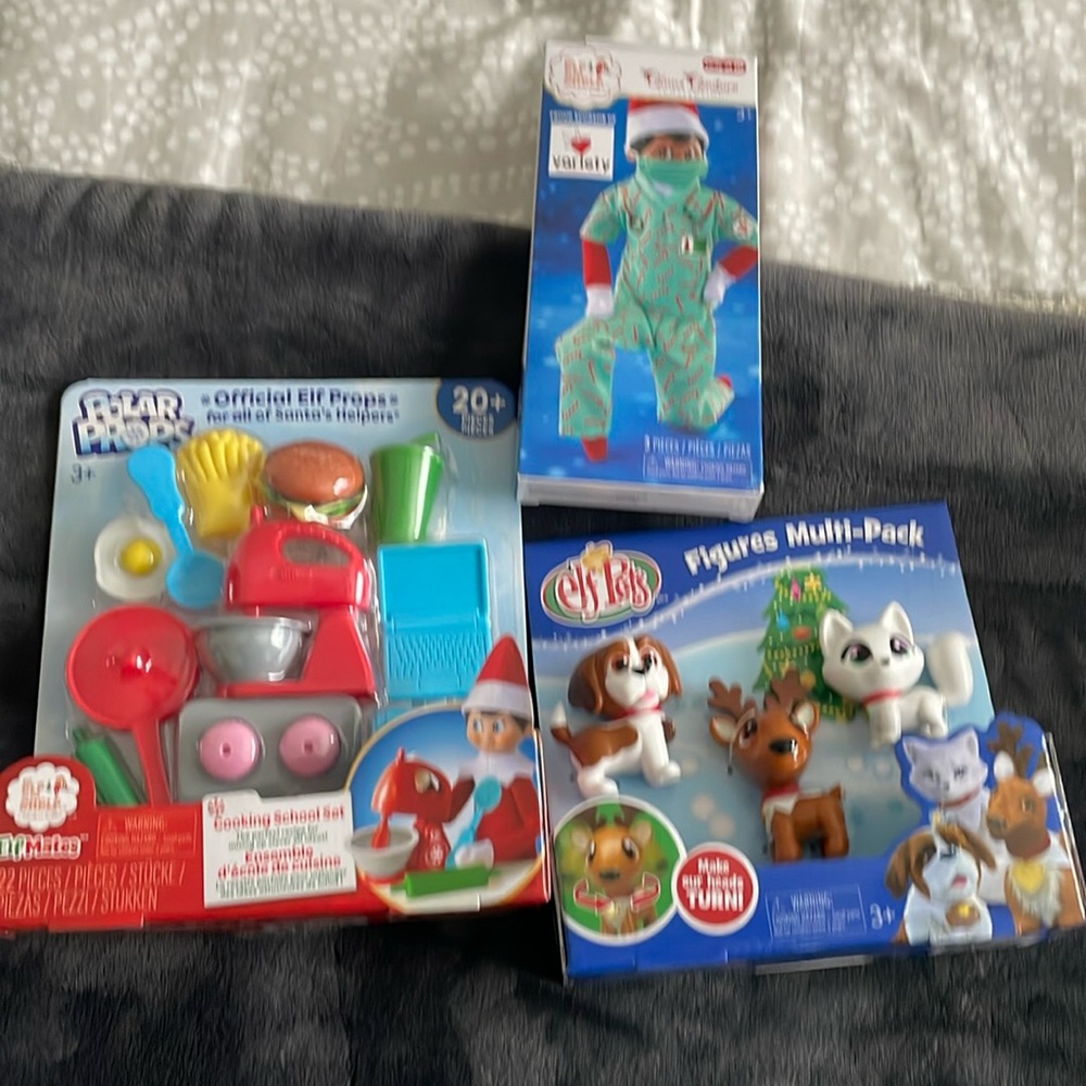 Elf on the Shelf Christmas set candy cane scrubs cooking set and elf pets NIOB